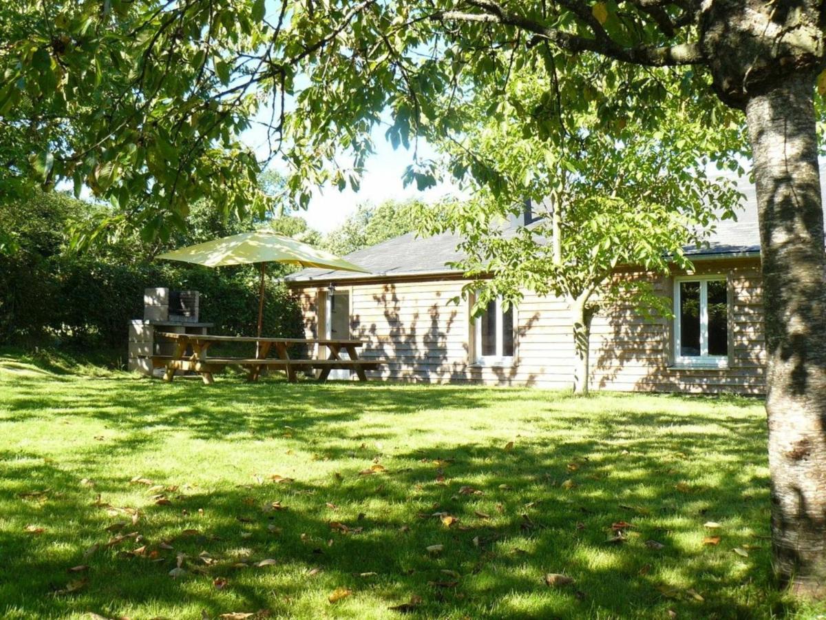 Gîte Saint-Léonard-des-Bois, 8 pièces, 15 personnes - FR-1-410-224 Extérieur photo